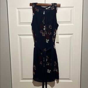 Dex women's sleeveless dress size L. NWT